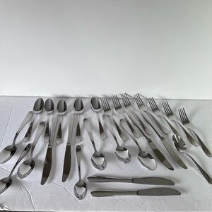 Vintage 18/0 Made In Veitnam 26 Pcs Stainless Flatware Sleek Modern Nickel Free